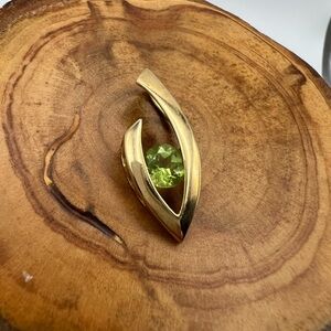 Vintage 14k Gold Pendant with Green Stone